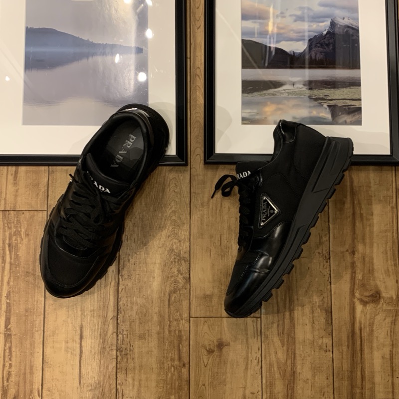 PRADA（プラダ） PRAX 01 Re-Nylon xブラッシュドレザー スニーカー